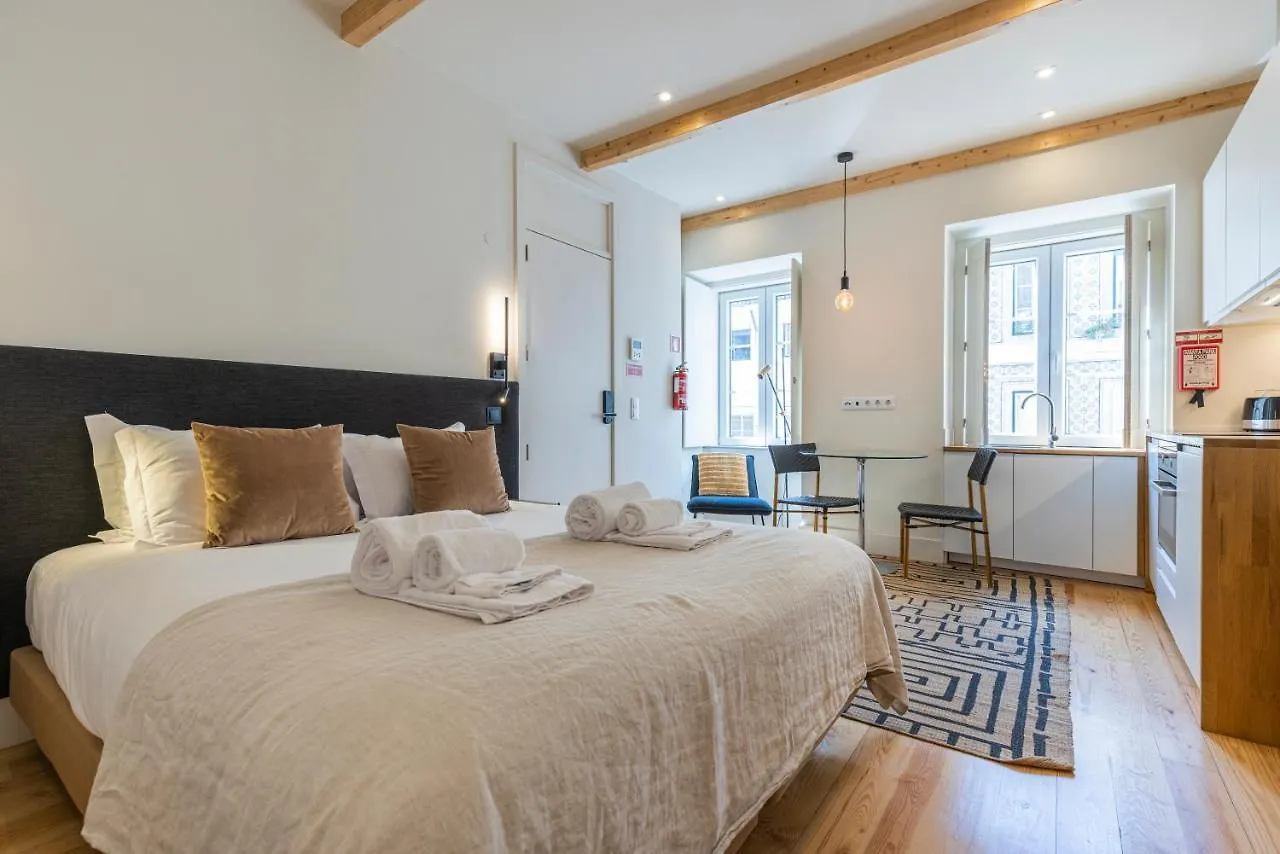 Cozy Studio Apartment Near The River II Лиссабон