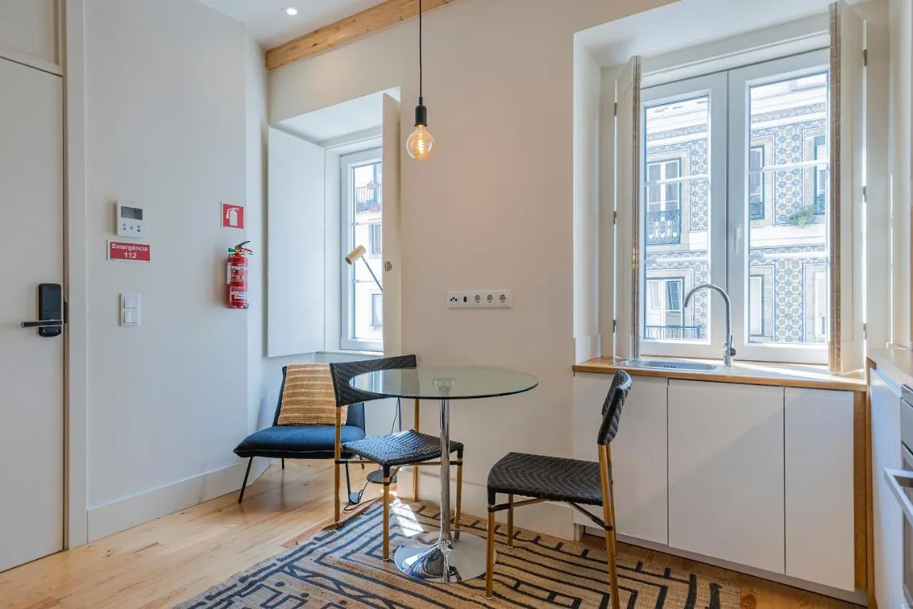 Cozy Studio Apartment Near The River II Лиссабон